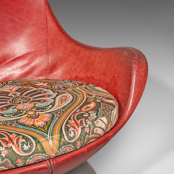 Vintage Swivel Tub Chair, Italian Leather Lounge Seat, Late 20th Century, C.1970