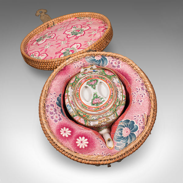 Antique Famille Rose Teapot, Oriental, Ceramic Chá Pot, Wicker Case, Circa 1920