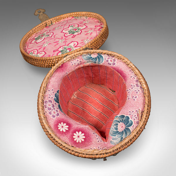 Antique Famille Rose Teapot, Oriental, Ceramic Chá Pot, Wicker Case, Circa 1920