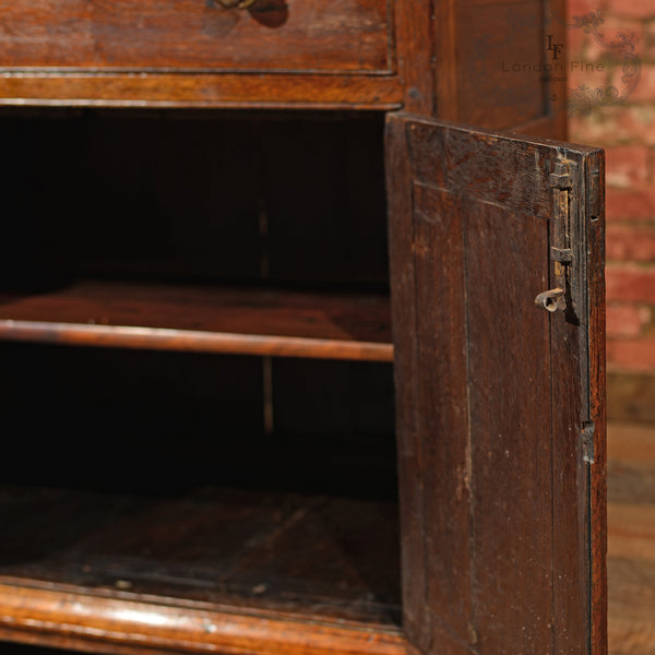 Georgian Linen Press Cupboard, c.1800 - London Fine Antiques